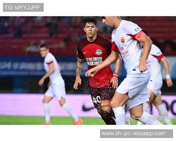 中超激战鲁能迎战重庆当代争夺胜利荣耀全力以赴展现球队风采 中超激战鲁能迎战重庆当代争夺胜利荣耀全力以赴展现球队风采